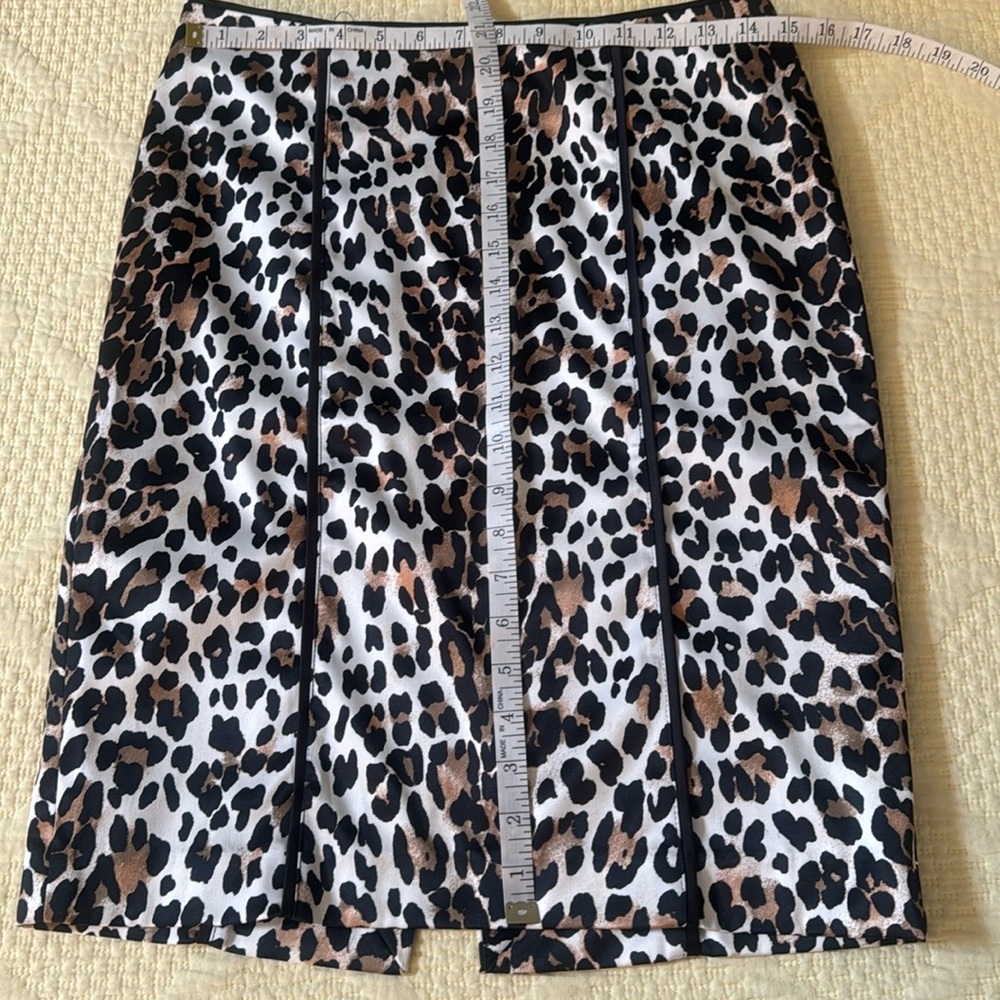 White House Black Market Skirt Black White Cream 2 Front Seams Size 4 Z15 - Picture 5 of 6
